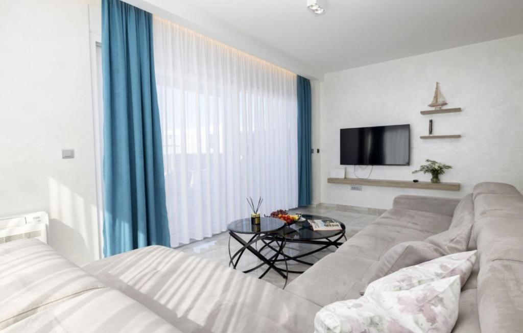 Sunny Lux 1 In By Guide Villa *