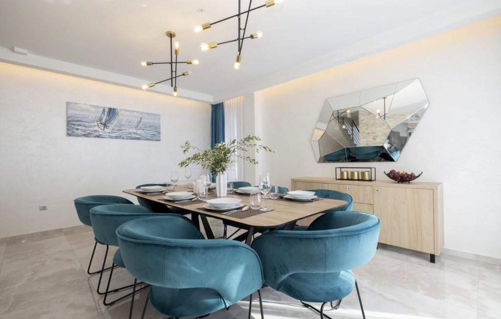 Villa Sunny Lux 1 In By Guide Makarska