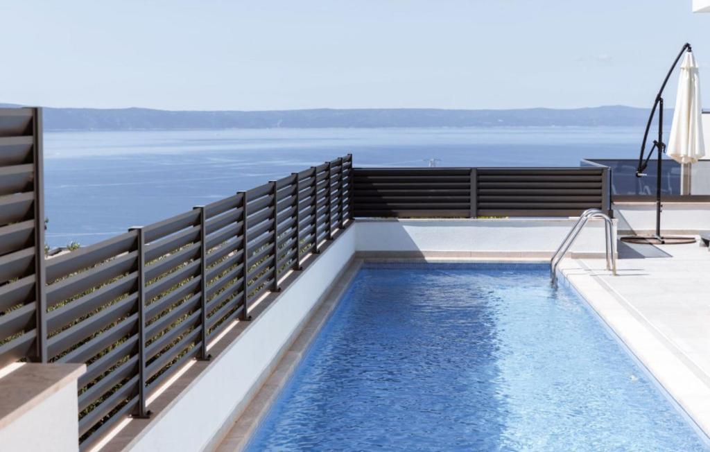 Sunny Lux 1 In By Guide Villa