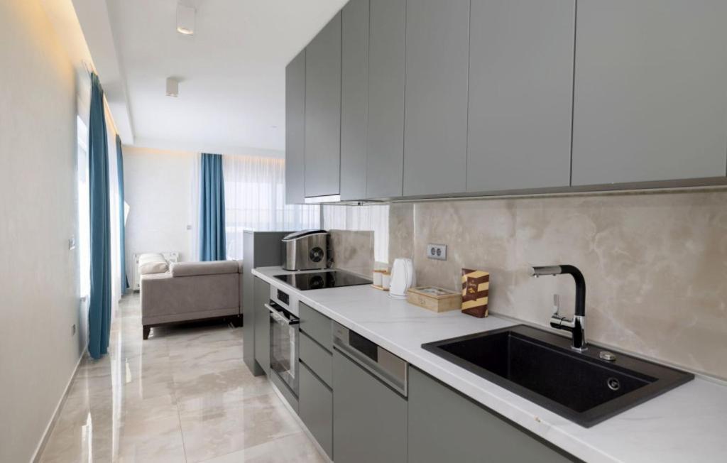 Villaer Sunny Lux 1 In By Guide