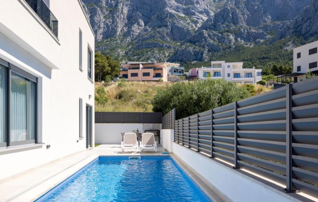 Sunny Lux 1 In By Guide * Makarska