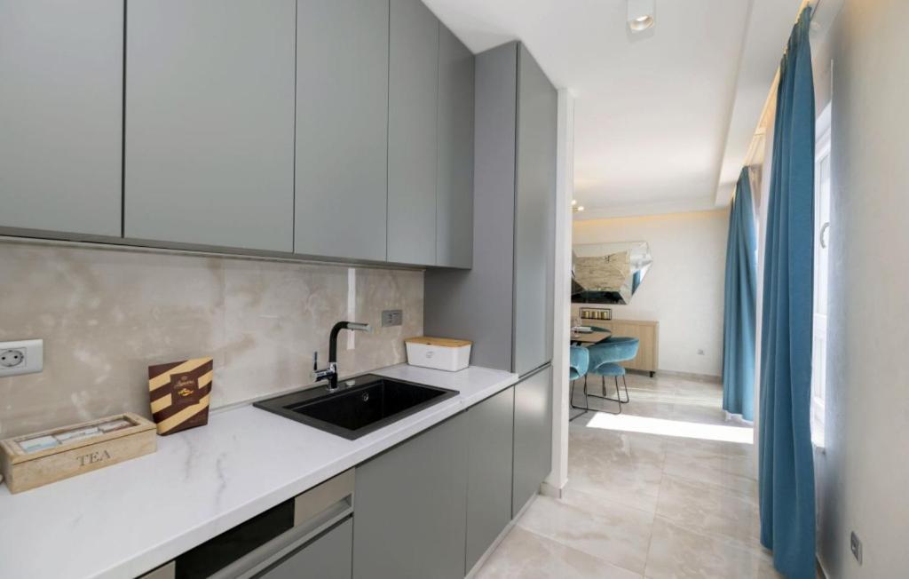 Villa Sunny Lux 1 In By Guide *