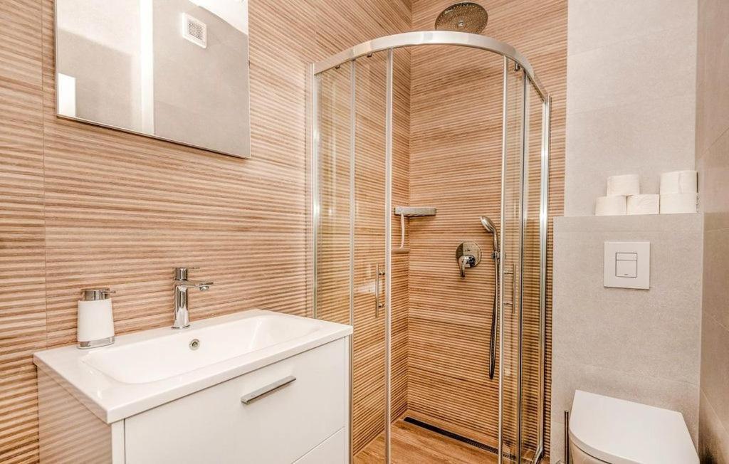 Villaer Sunny Lux 1 In By Guide